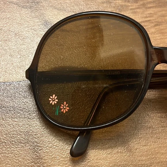 Women’s vintage 1970s sunglasses. - Picture 2 of 5